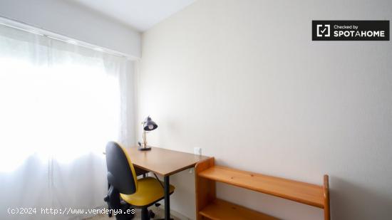 Preciosa habitación con cama matrimonial en alquiler en L'Olivereta. - VALENCIA