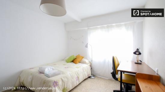 Preciosa habitación con cama matrimonial en alquiler en L'Olivereta. - VALENCIA