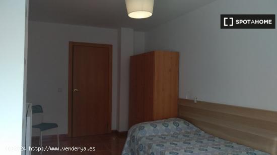 Encantadora habitación con cama individual en alquiler en Algirós - VALENCIA