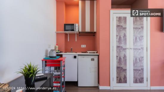 Luminoso apartamento estudio en alquiler cerca del metro en el centro del Eixample - VALENCIA