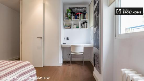 Elegante habitación en alquiler en apartamento de 3 dormitorios en L'Eixample - VALENCIA