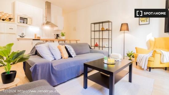 Impresionante apartamento de 1 dormitorio en alquiler en Malasaña - MADRID