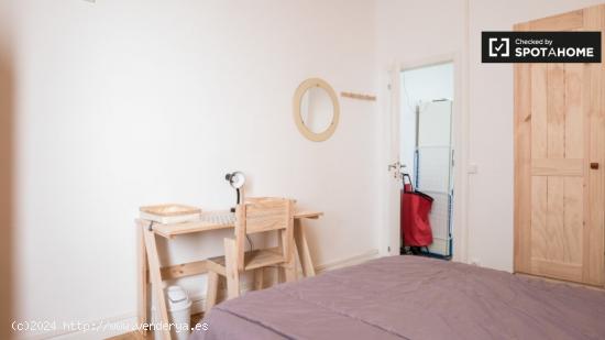 Habitación abierta en apartamento de 6 dormitorios en Centro. - MADRID