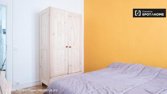 Habitación abierta en apartamento de 6 dormitorios en Centro. - MADRID