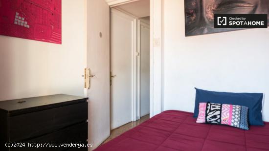 Habitación soleada en apartamento de 5 dormitorios en Moncloa, Madrid. - MADRID