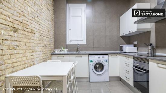 Acogedora habitación en alquiler en el apartamento de 5 dormitorios en L'Eixample - VALENCIA