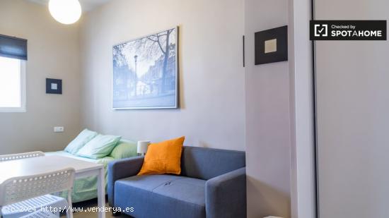 Habitación luminosa en alquiler en el apartamento de 5 dormitorios en L'Eixample - VALENCIA