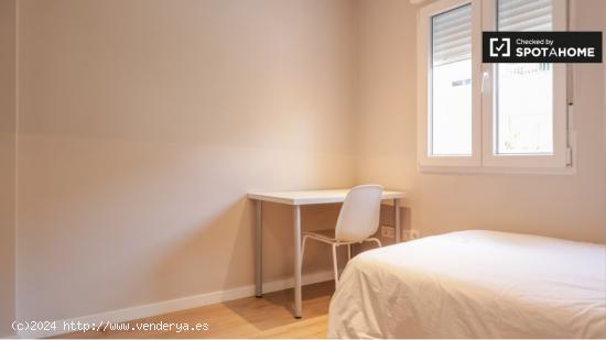 Se alquila habitación en piso de 5 dormitorios en Getafe, Madrid - MADRID