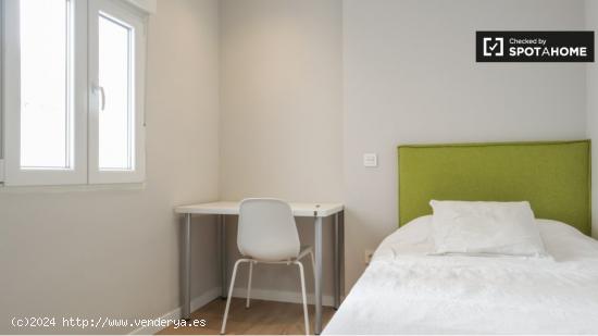 Se alquila habitación en piso de 5 dormitorios en Getafe, Madrid - MADRID