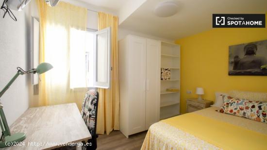 Habitación luminosa en alquiler en apartamento de 4 dormitorios en Poblats Marítims - VALENCIA