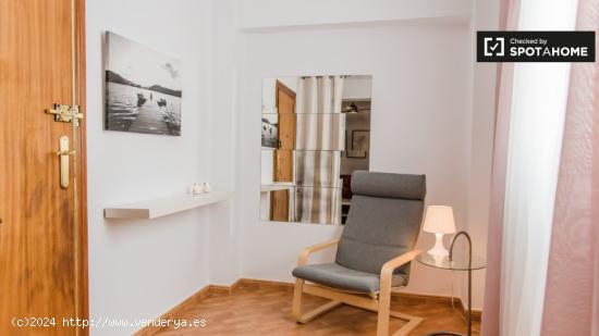 Bonito apartamento de 2 dormitorios con balcón en alquiler en Benicalap - VALENCIA