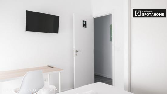 Linda habitación con cama matrimonial en alquiler en el centro de madrid. - MADRID