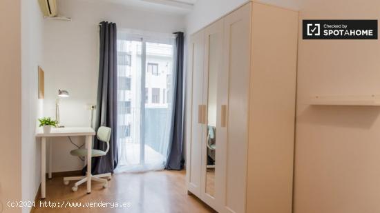 Acogedora habitación en un apartamento de 7 dormitorios en Ciutat Vella - VALENCIA