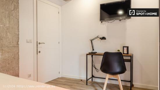 Acogedora habitación en alquiler en apartamento de 5 dormitorios en Poblats Marítims - VALENCIA