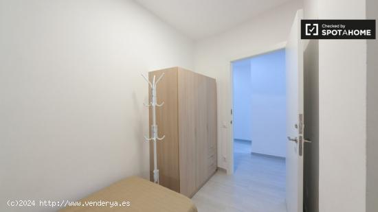 Acogedora habitación con cama individual en alquiler en Eixample - BARCELONA