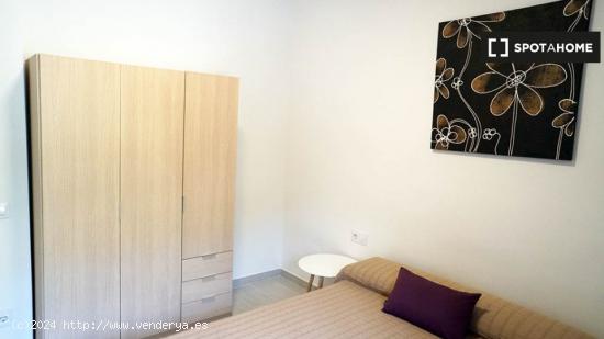 Acogedora habitación con cama doble en alquiler en Eixample - BARCELONA