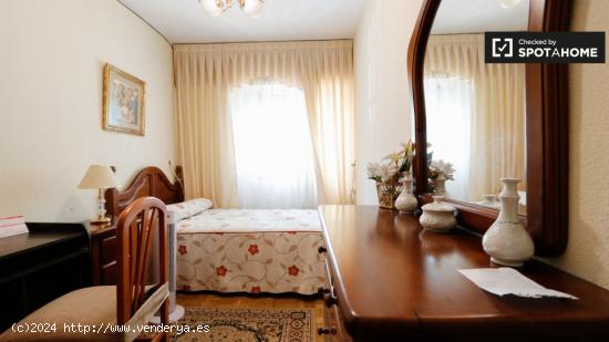 Habitación luminosa en alquiler en apartamento de 3 dormitorios en Villa de Vallecas - MADRID