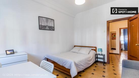 Encantadora habitación con cama doble en alquiler en L'Amistat - VALENCIA