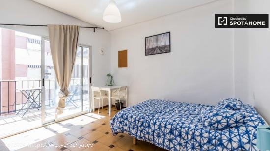 Bonita habitación con cama doble en alquiler en L'Amistat. - VALENCIA