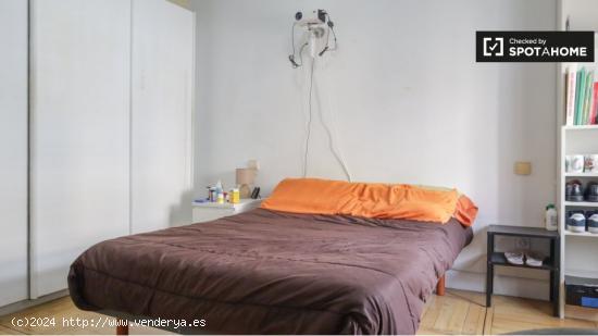 Habitaciones en apartamento de 5 dormitorios en Malasaña, Madrid - MADRID