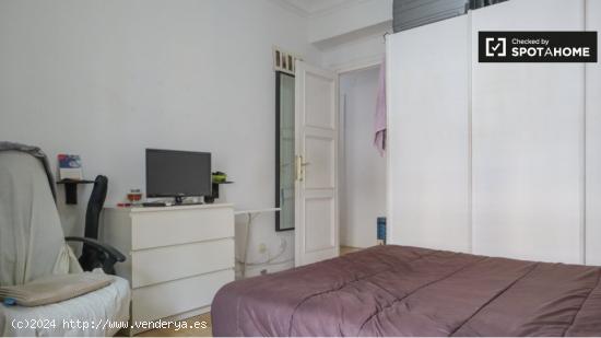 Habitaciones en apartamento de 5 dormitorios en Malasaña, Madrid - MADRID