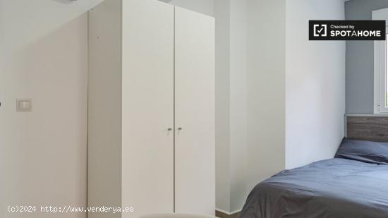 Habitación en piso de 5 dormitorios en Algirós, Valencia. - VALENCIA