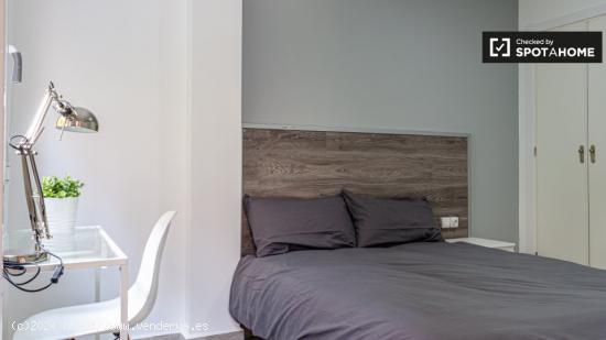 Habitación en piso de 5 dormitorios en Algirós, Valencia. - VALENCIA