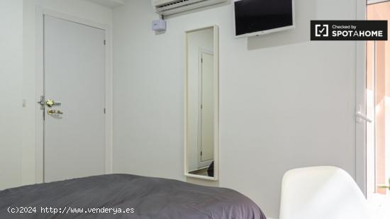 Habitación en piso de 5 dormitorios en Algirós, Valencia. - VALENCIA