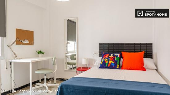 Elegante habitación en alquiler en apartamento de 5 dormitorios en El Pla del Real - VALENCIA