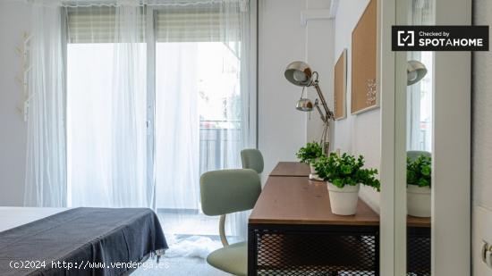 Habitación luminosa en alquiler en un apartamento de 5 dormitorios en El Pla del Real - VALENCIA