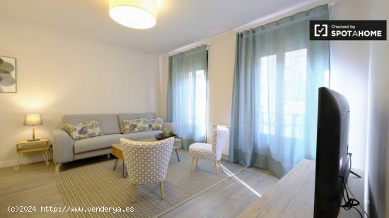 Apartamento de 3 dormitorios con aire acondicionado y balcones en alquiler en Malasaña - MADRID