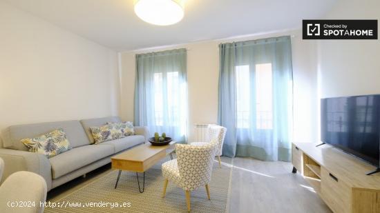 Apartamento de 3 dormitorios con aire acondicionado y balcones en alquiler en Malasaña - MADRID