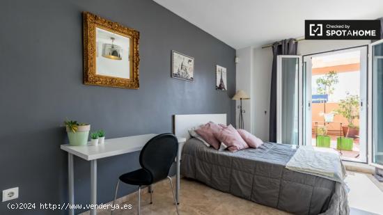 Moderna habitación en apartamento de 6 dormitorios en El Pla del Real - VALENCIA