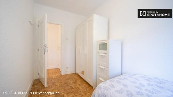 Elegante habitación en alquiler en apartamento de 3 dormitorios en Casa de Campo - MADRID