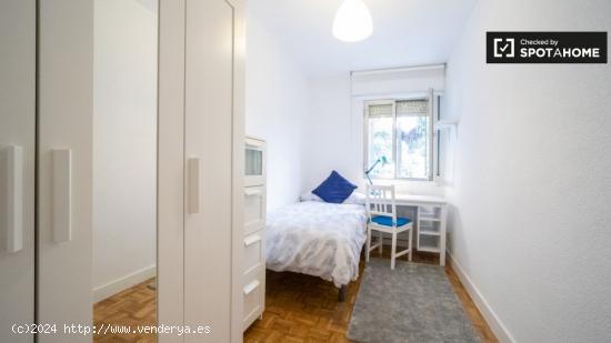 Elegante habitación en alquiler en apartamento de 3 dormitorios en Casa de Campo - MADRID