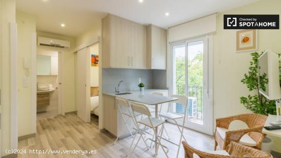 Elegante apartamento de 2 dormitorios con balcón en alquiler en La Barceloneta - BARCELONA