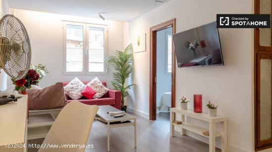 Elegante apartamento de 3 dormitorios en alquiler en Ciutat Vella - VALENCIA