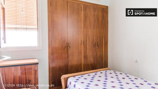 Acogedora habitación con cama matrimonial en alquiler en Poblats Marítims - VALENCIA