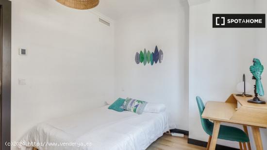 Habitación moderna en alquiler en apartamento de 4 dormitorios en Poblats Marítims - VALENCIA