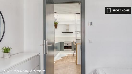 Habitación moderna en alquiler en apartamento de 4 dormitorios en Poblats Marítims - VALENCIA