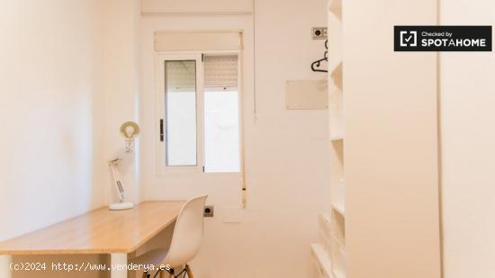 Habitación amueblada en alquiler en apartamento de 4 dormitorios, Poblats Marítims. - VALENCIA