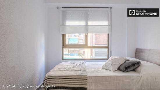 Moderna habitación en alquiler en piso de 4 dormitorios en Algirós - VALENCIA