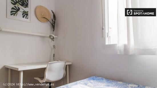 Se alquila preciosa habitación en apartamento de 3 dormitorios en Poblats Marítims - VALENCIA