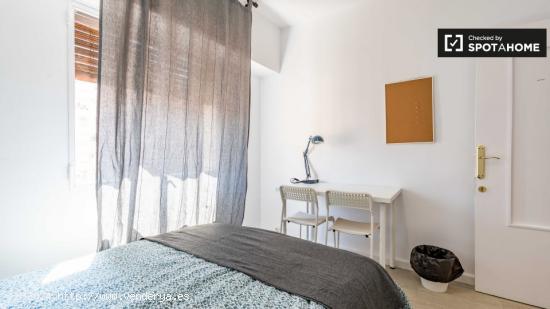 Elegante habitación en alquiler en apartamento de 5 dormitorios en El Pla del Real - VALENCIA