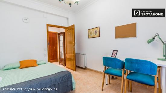 Habitación luminosa en apartamento de 5 dormitorios en Algirós - VALENCIA