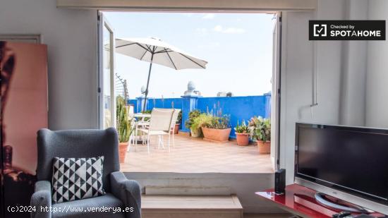 Soleado apartamento de 3 dormitorios con hermosa terraza en alquiler cerca del metro en Patraix - VA