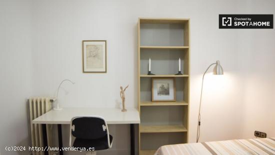 Elegante habitación en alquiler en un apartamento de 5 dormitorios en Cuatro Caminos - MADRID