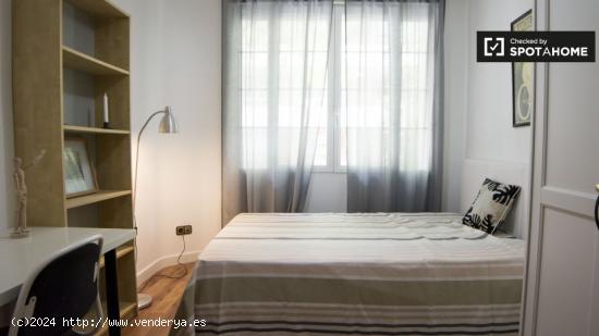 Elegante habitación en alquiler en un apartamento de 5 dormitorios en Cuatro Caminos - MADRID