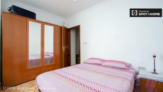 Habitación soleada con cama matrimonial en alquiler en Patraix. - VALENCIA