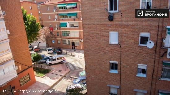 Se alquila habitación clásica en apartamento de 3 dormitorios, Getafe - MADRID